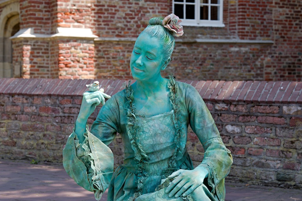 domburg living statue levend standbeeld evenement event festival festiviteit kunst art straatkunst streetart artiest beeld beeldhouwwerk sculpture sculptuur